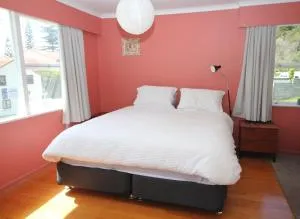 Waiwera Beach Getaway - Red Beach