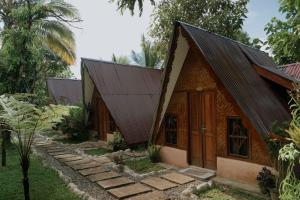 Sumatra Thomas Leaf Monkey Guesthouse & Jungle Trek