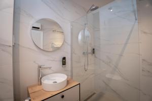Deluxe Two-Bedroom Apartment room in Villa Malo More