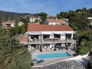 Villa classée 4 étoiles , vue mer , piscine, clim, parking
