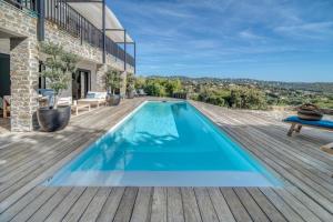 Villa 4 étoiles, 250m2, piscine, parking, vue mer