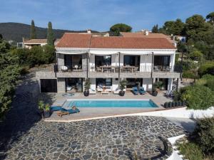 Villa 4 étoiles, 250m2, piscine, parking, vue mer