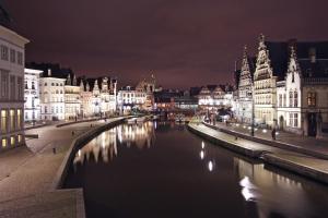 Lounge in the Intimate Urban Garden at a Retro Getaway