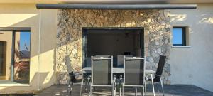 Luxueux appartement dans propriété contemporaine, jardin privatif, piscine