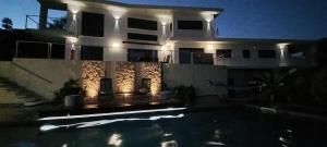 Appartements Luxueux appartement dans propriete contemporaine, jardin privatif, piscine : photos des chambres