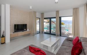 3 Bedroom Amazing Home In Komarna