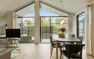 Amazing Home In Ebeltoft With Kitchen