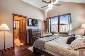 3 Bedroom Townhome In Downtown Breckenridge, Off Main Street With Pool, And Hot Tubs