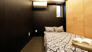 Charming Guesthouse in the Heart of Okubo 丶Steps to Metro and Convenient Travel! YoS4