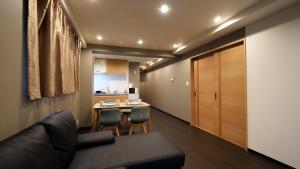 Charming Guesthouse in the Heart of Okubo 丶Steps to Metro and Convenient Travel! YoS4