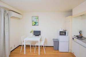 Charming Guesthouse in the Heart of Okubo 丶Steps to Metro and Convenient Travel! EoS11