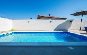 Awesome Apartment In Galizana With Wifi