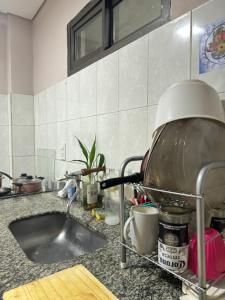 Depto dos habitaciones sobre avenida principal en Cataratas del Iguazú, con wifi