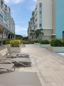 CZ Cozy Studio Unit with Hi-speed WiFi Netflix