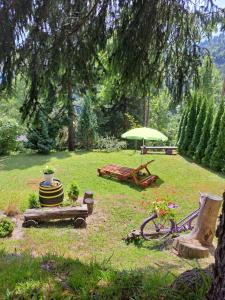 Kuća na osami pokraj jezera