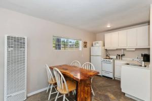 Applewood Cabins & Guest Cabin Near the Village