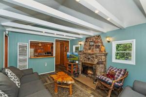 Applewood Cabins & Guest Cabin Near the Village