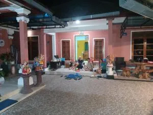 Rumah Manis - 罗威那