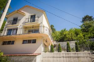 Montana House Njeguši