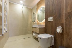 Mountain View Terrace Oasis with Parking and AC