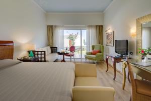 Deluxe Double Room with Garden View (2-3 Persons)