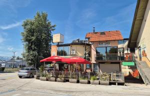 Bled Lesce station rooms and depo