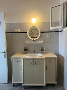 Economy Triple Room room in Hotel Petradi