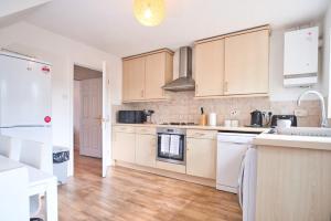 St Kats Mews 4 bed with parking