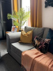 A&A Luxury Stay Rosedale St - Chic, Modern, City Centre, Neon Decor