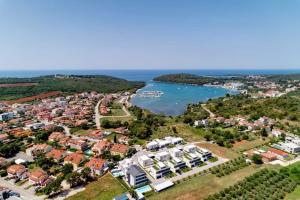 Villa Centinera mit Pool in Meernähe