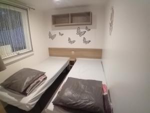 Mobile Home - Sleeps 4 - Parking - Family Pools