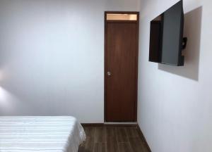 Private 1 bedroom and 1 bathroom apartment with private entrance and private terrace and free Wi-Fi