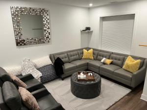 Upscale 3BR I Walk Score 99 I Metro I Free Parking