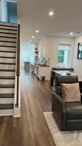 Upscale 3BR I Walk Score 99 I Metro I Free Parking