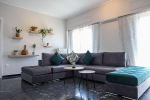 Modern Top Floor Apt, 5min to Acropolis & Plaka