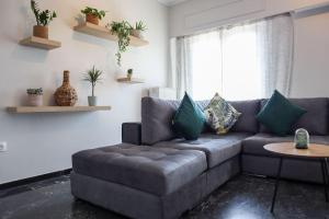 Modern Top Floor Apt, 5min to Acropolis & Plaka