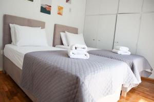 Modern Top Floor Apt, 5min to Acropolis & Plaka