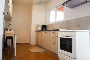 Modern Top Floor Apt, 5min to Acropolis & Plaka