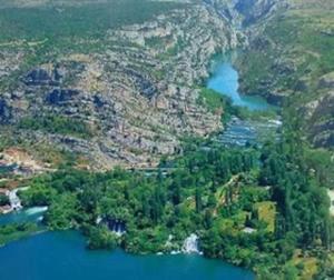 House, 3 brs, 100 y old, 14 km NP Krka, 35 km Sea