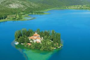 House, 3 brs, 100 y old, 14 km NP Krka, 35 km Sea