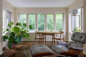 Lakeview East Apartment