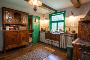 Chata w Leśnych Pieleszach - sauna & balia z jacuzzi na wyłączność