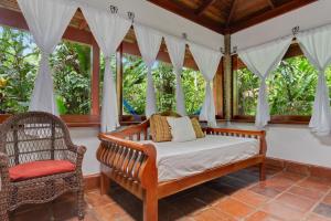 Ian Anderson Caves Branch Jungle Lodge