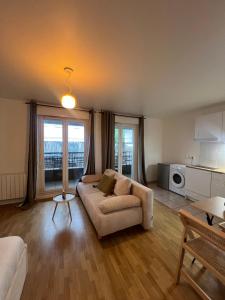 Appartement Rénové au Cœur du Quartier Commerçant