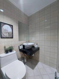 1BR Forbeswood Parklane Near Burgos Circle BGC