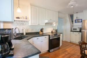 On the bay in Wellfleet - walk to water!