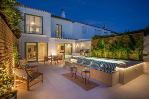 VACATION MARBELLA I Casa Savia, Private Heated Pool, Luxury interiors, 10min walk to the Beach