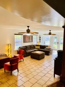 Private Oasis Spacious Great for Big Families - 大草原城