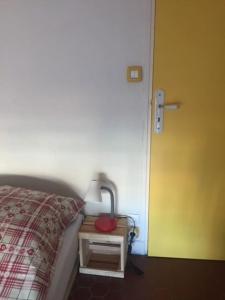 Le Neptune place de Marbre plage et port