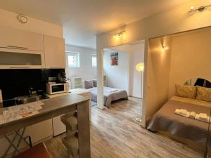Cozy 1-bdroom apartment in the Centre, free parking
